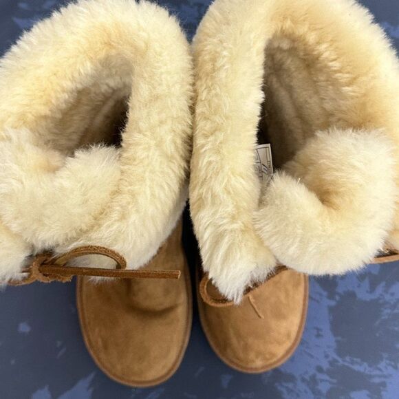 * HOST PICK * EUC Authentic UGG Boots, Size 8, Beige with laces - Picture 9 of 11